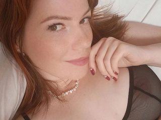 Watch  Daphna Queen live on cam at Flirt4Free