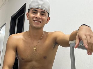 Ares Conor live cam model at Flirt4Free