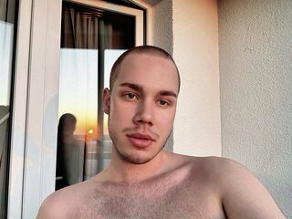 Watch Mark Reeds live on cam on Flirt4Free