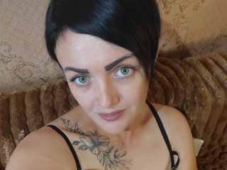 Tatoogerlalia Nika live cam model at Flirt4Free