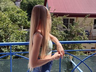 Mikaela Diamond live cam model at Flirt4Free