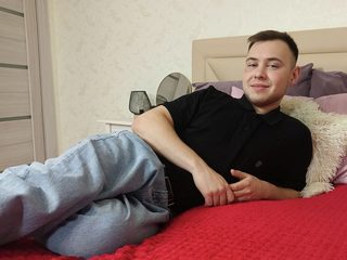 Max Morro live cam model at Flirt4Free