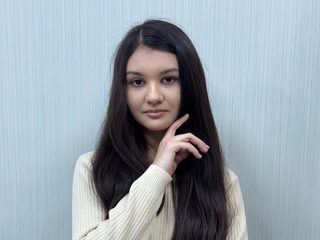 Henrietta Farman live cam model at Flirt4Free