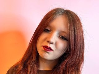 Beatrix Earnest live cam model at Flirt4Free