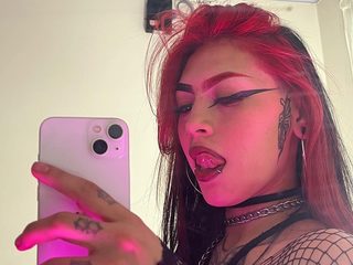 Raveen Fox live cam model at Flirt4Free