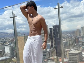 Luck Noah live cam model at Flirt4Free