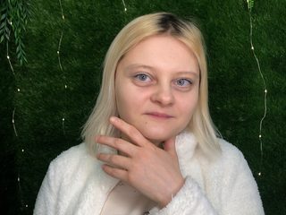 Eda Hatchell live cam model at Flirt4Free