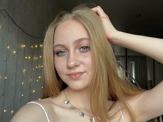 Ice Angel live cam model at Flirt4Free