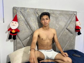 Leo Guzman live cam model at Flirt4Free