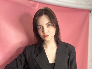 Guinevere Faro live cam model at Flirt4Free