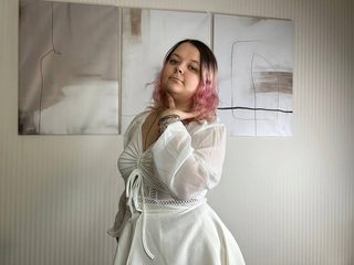 Emma Quincy live cam model at Flirt4Free