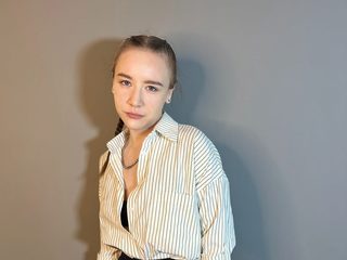 Philippa Granger live cam model at Flirt4Free