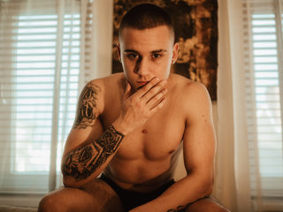 Mateo Percy live cam model at Flirt4Free