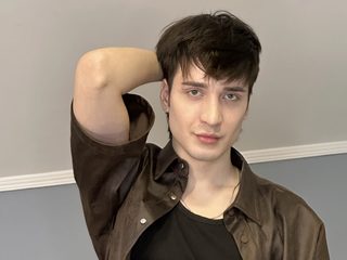 Tom Vidal live cam model at Flirt4Free