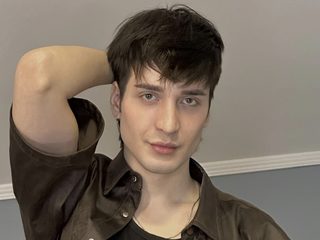 Tom Vidal live cam model at Flirt4Free