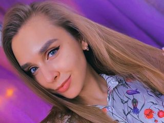 Elvina Brabson live cam model at Flirt4Free