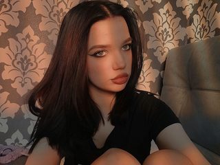 Udela Frankson live cam model at Flirt4Free