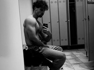 Richard Hardie live cam model at Flirt4Free