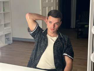 Khai Wild live cam model at Flirt4Free