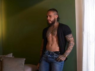 Magnus Dahl live cam model at Flirt4Free