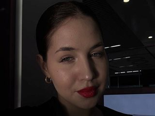 Eveline Scrudge live cam model at Flirt4Free