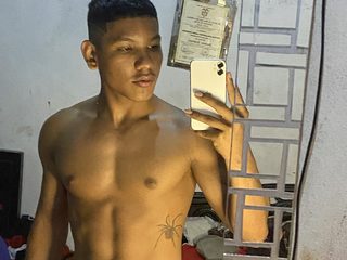 Aaron Gunningham live cam model at Flirt4Free