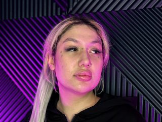 Elene Daughtrey live cam model at Flirt4Free