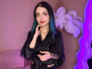 Daniella Hawk live cam model at Flirt4Free