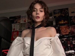 Live Sex Cam with Luna Beck on 1 On 1 Cam 