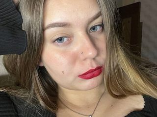 Sunniva Brittle live cam model at Flirt4Free