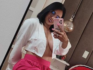 Zara Lunna live cam model at Flirt4Free