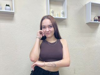 Primrose Bendall live cam model at Flirt4Free