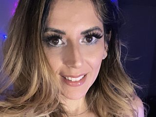 Caméra sexe avec Kay Kreamie sur 1 sur 1 sex cams