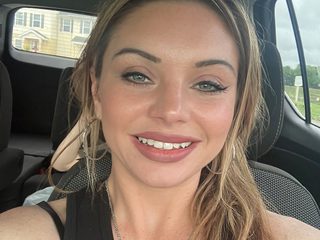 1 On 1 Sex Cams - Natalie Edwards France Alt Text Streamray-Cams