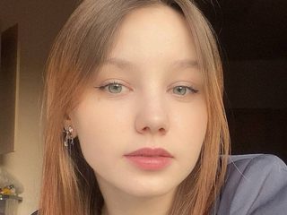 Live Chat with Faline Denmark on Flirt4Free