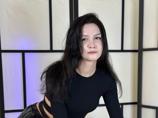 Sex cam with Edina Elletson on 1 on 1 sex cams