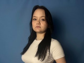 Dolly Hearl live cam model at Flirt4Free