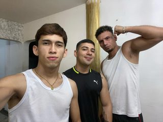 Σεξουαλική κάμερα με Dylan & Nikolai & Jake on 1 on 1 sexcams