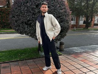 Watch Michaell Spinelly live on cam on Flirt4Free