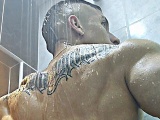 Watch Faraon Ink live on cam on Flirt4Free