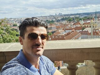 Live Chat with Ben Andrews on Flirt4Free