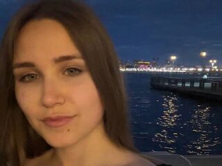 Watch Lyn Fitt live on cam on Flirt4Free