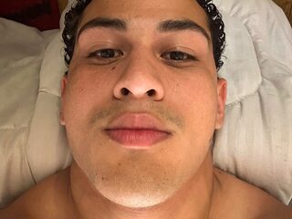 Izan Saenz Live Webcam on Flirt4Free