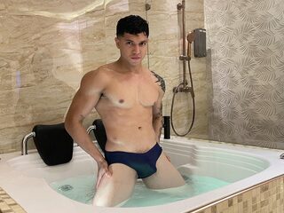 Watch Junior Wayne live on cam on Flirt4Free