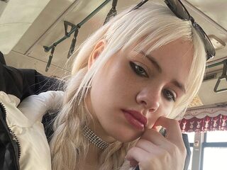 Watch Venetta Savin live on cam on Flirt4Free