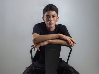 Tyler Bennjamin live cam model at Flirt4Free