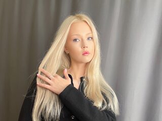 Watch Ella Boykins live on cam on Flirt4Free