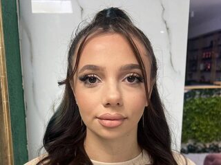 Watch Aisha Bee live on cam on Flirt4Free