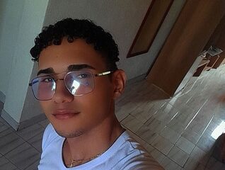 Mateus Thompson live cam model at Flirt4Free