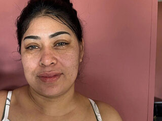 Watch Issa Mcjuly live on cam on Flirt4Free